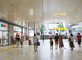 1)横浜市営地下鉄センター北駅出口2番から徒歩2分。